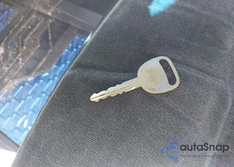 2000 Chevrolet Silverado 1500 from USA, damaged, VIN 1GCEC14V0YE332155